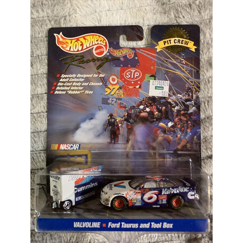 NEW Hot Wheels Racing LIMITED EDITION SERIES NASCAR Pit Crew #6 Valvoline 22594